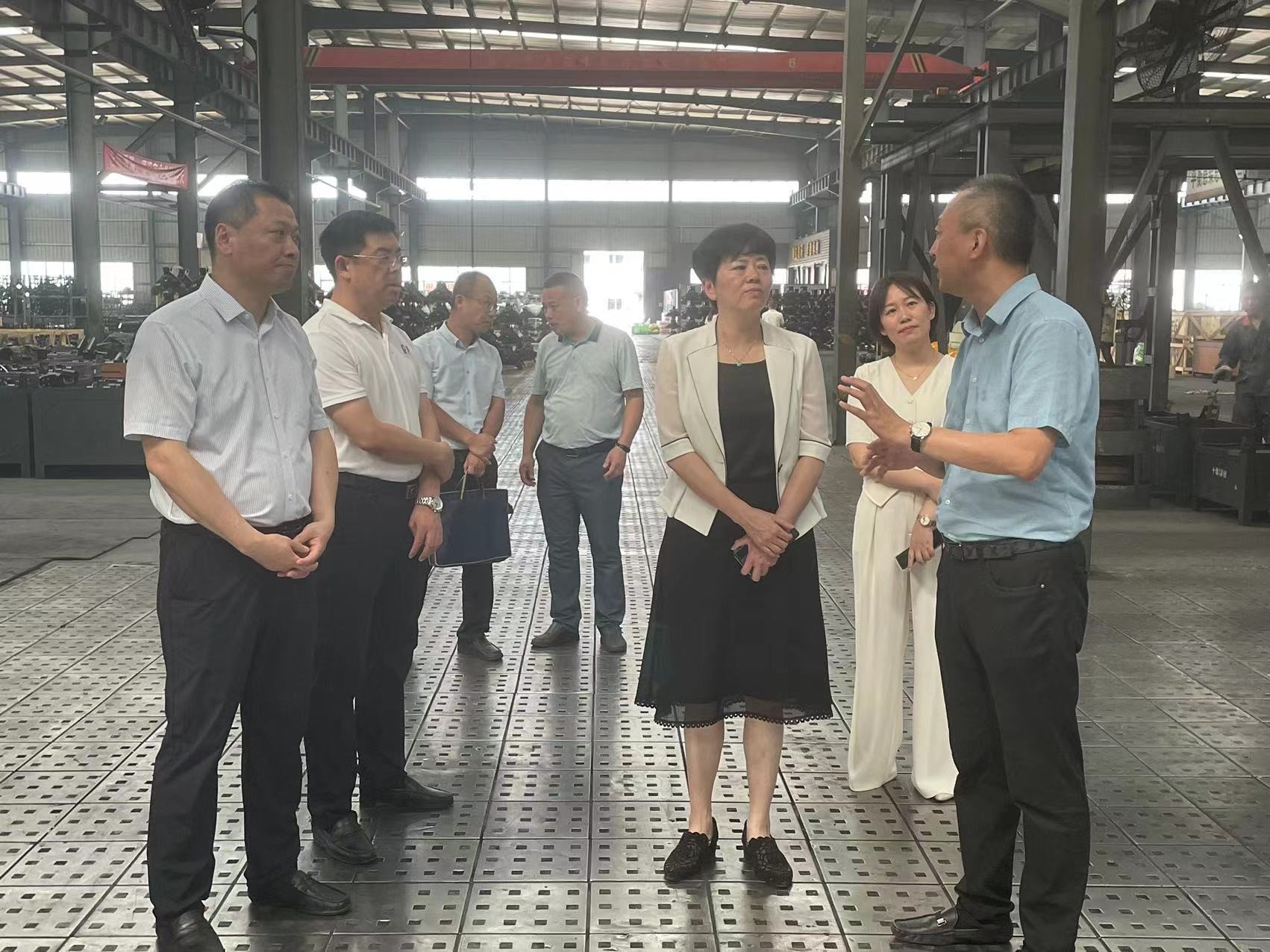 工會送清涼，防暑保安康-十堰市總工會走進(jìn)精密新動力開展慰問活動